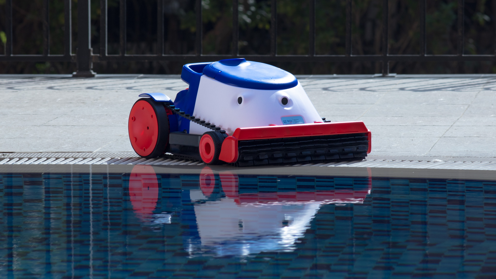 Robotic Pool Cleaner That Cleans Everything – Meet GT BOI