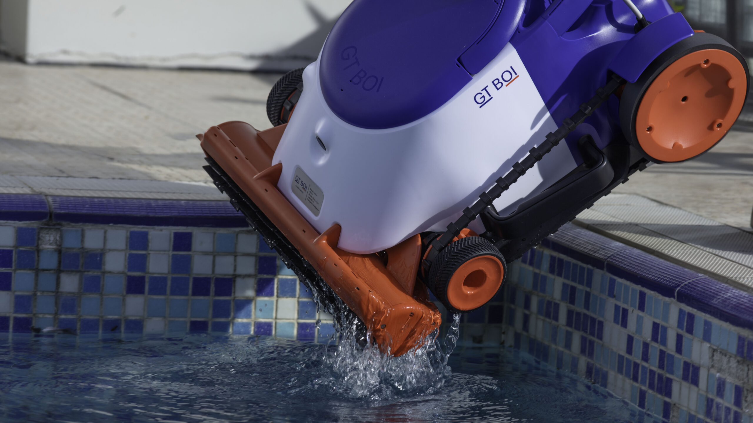 Swimming Pool Cleaning Robot – GT BOI
